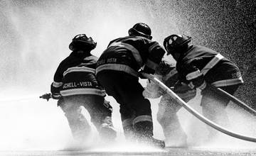V Trenčianskej Teplej zasahujú hasiči. Horí tam rodinný dom