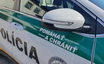 Muž na autobusovej zastávke v Prievidzi okradol 10-ročného chlapca