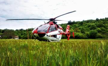 Záchranársky vrtuľník letel do Vaďoviec na pomoc 76-ročnému mužovi, ktorý spadol z rebríka