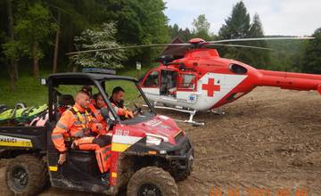 Leteckí záchranári z Trenčína leteli na pomoc zranenému pilčíkovi do lesa nad obcou Krivoklát
