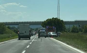 Medzi Trenčínom a Novým Mestom nad Váhom došlo k zrážke troch áut. Polícia vyzýva k opatrnosti