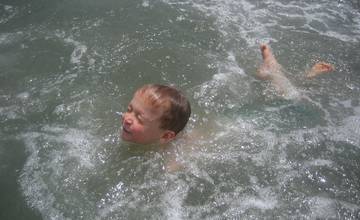 Ako zachrániť život topiacemu sa človeku a čo robiť, aby ste sa z vody dostali v poriadku?