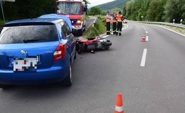 FOTO: Pri nehode v Považskej Bystrici sa zrazilo auto s motocyklom