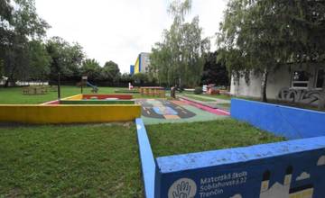 Hrdzavé rozvody v trenčianskej škôlke nahradia nové, obnoví sa príjazdová cesta aj časť parkoviska