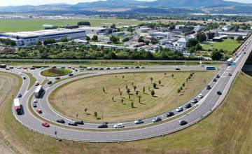 FOTO: V Trenčíne rátajte so zdržaním, na niektorých cestách sa tvoria kolóny