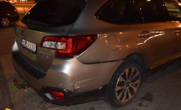 FOTO: Vodič v Považskej Bystrici nabúral do zaparkovaného auta, nafúkal takmer 3 promile