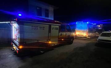 Pri požiari rodinného domu neďaleko Považskej Bystrice došlo k zraneniam