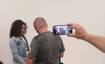 VIDEO: Transvestita Kim opäť na súde vyvádzal. Žiadal prepustenie na kauciu