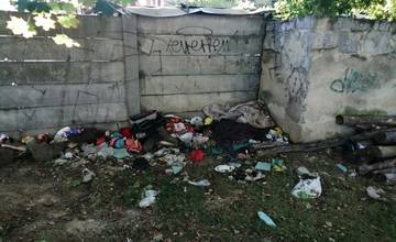 FOTO: V Trenčíne si povedali dosť! Neporiadok z parku musel zmiznúť