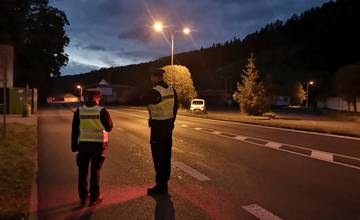 FOTO: Česko zaviedlo dočasné kontroly na hraniciach so Slovenskom. Hranice bude strážiť 130 policajtov
