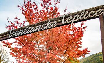 FOTO: Rozkvitnutá jeseň v kúpeľnom meste na Považí. Viete ako vznikli?