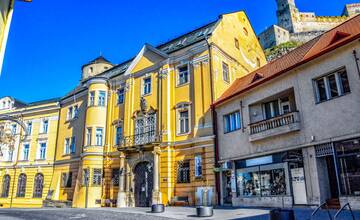 Aké má mesto Trenčín plány s historickou budovou Župného domu na námestí?