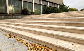 FOTO: Pozrite sa, ako vynovili schody v trenčianskom Detskom mestečku, mesto investovalo 40-tisíc eur