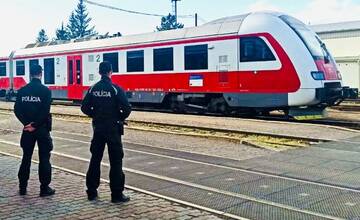 FOTO: Polícia posilňuje hliadky vo vlakoch, cieľom má byť zvýšenie bezpečnosti