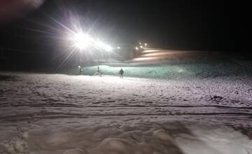 FOTO: Na hornej Nitre štartuje lyžiarska sezóna. Už dnes môžu vyraziť lyžiari na svah
