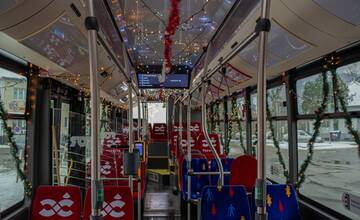FOTO: Na trenčianskych cestách sa čoskoro objaví vianočný autobus. Kde ho môžete stretnúť?