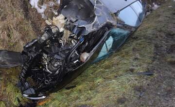 FOTO: Predvianočný zázrak: Auto rozmlátil na kúsky, napriek tomu z neho vyšiel po svojich