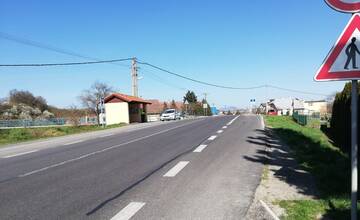 Pozor na zlodejov: obec pri Ilave varuje pred krádežou, ktorej sa mala dopustiť neznáma dvojica