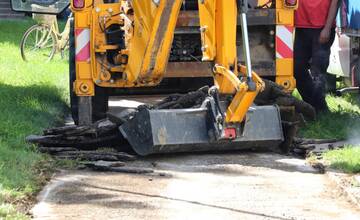 Mesto Dubnica nad Váhom plánuje v budúcom roku investovať do opráv chodníkov a ciest milión eur