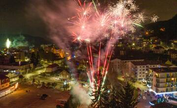 FOTO: Dychberúce zábery silvestrovských osláv. Takto vítali Nový rok v kúpeľnom meste na Považí