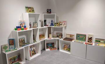 Pamätáte sa na hračky svojej mladosti? V meste na Považí otvorili pútavú výstavu