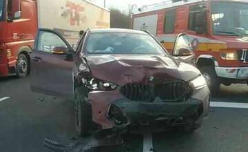 Traja zranení, dve zničené autá. Taká je bilancia dopravnej nehody v Myjave