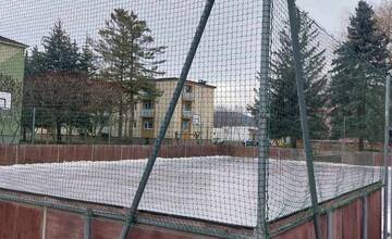 Posledná šanca vyšantiť sa na ľade. Korčuľovanie pod holým nebom v tomto meste  bude už čoskoro minulosťou