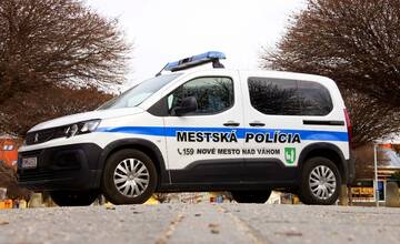 VIDEO: Novomestskí policajti neváhali konať. Hľadanú osobu vypátrali do štyroch minút