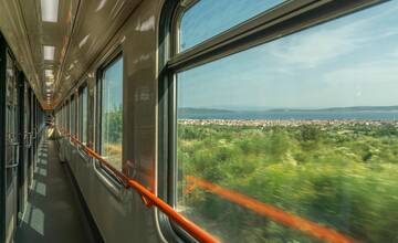 Skvelé správy pre Slovákov. Spustený je predpredaj lístkov na vlak do Chorvátska. Zobrať môžu so sebou psa aj auto