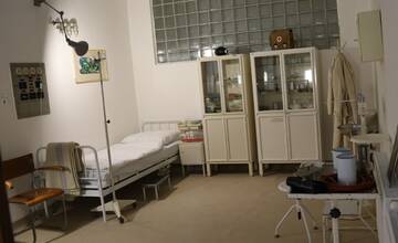 FOTO: Vedeli ste, že v bojnickej nemocnici nájdete aj retro ambulanciu? Takto to tam vyzerá