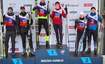 FOTO: Policajti a policajtky z Trenčianskeho kraja súťažia na bežkách v Osrblí