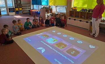 FOTO: Deti v prievidzských škôlkach sa tešia z novej vychytávky. FlySky spája učenie so zábavou