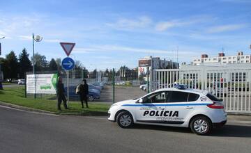 Mladík ukradol dopravnú značku. Dubnická polícia ho chytila vďaka novým kamerám