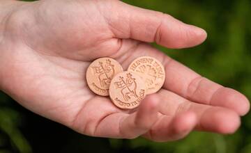 Počuli ste už o trenčianskom symbolickom platidle? Hlinený dukát v krajskom meste funguje už takmer rok