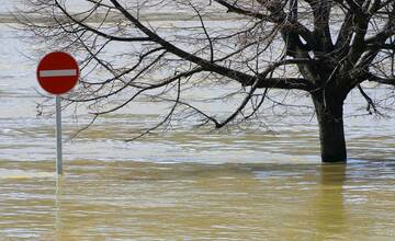 Trenčiansky kraj zasiahnu výdatné zrážky, pre tieto okresy platia hydrologické výstrahy