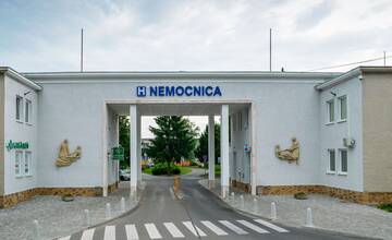 Hrozivá streľba v lese pri Prievidzi: Guľka zasiahla muža do hlavy, bol prevezený do nemocnice