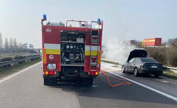 AKTUALIZOVANÉ: Diaľnica pri Trenčíne je už po požiari auta plne prejazdná