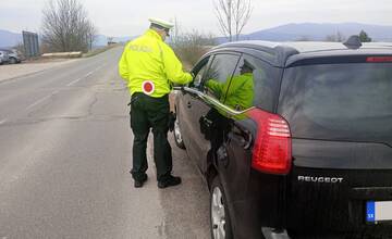 FOTO: Štvorhodinová policajná akcia na Hornej Nitre odhalila takmer 100 priestupkov a jedného páchateľa