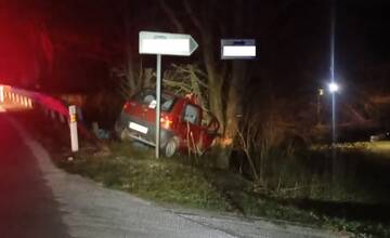 Tragická dopravná nehoda: Po náraze do stromu vyhasol život 70-ročnej vodičky 