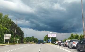 V Trenčianskom kraji má fúkať silný vietor, meteorológovia vydali výstrahy