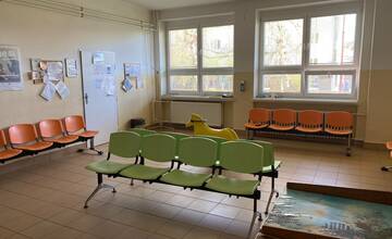 Detskí pacienti z Dubnice nad Váhom dochádzajú na pohotovosť do Trenčína. Rodičia sú nespokojní