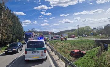 Pri obci Svinná došlo k dopravnej nehode. Rátajte s dopravnými obmedzeniami