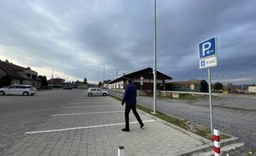 Parkovisko pri stanici v Prievidzi už možno využívať až na 10 hodín. Mesto vyhovelo požiadavkám obyvateľov
