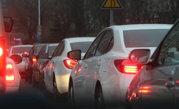 Obľúbená výstava komplikuje dopravu v Trenčíne. Polícia vyzýva vodičov k opatrnosti