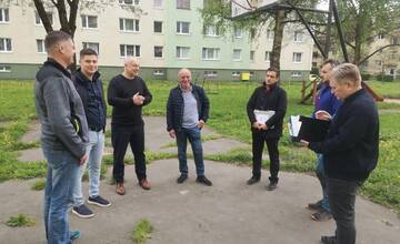 FOTO: Na sídlisku v Považskej Bystrici vybudujú multifunkčné ihrisko, nahradí staré v havarijnom stave