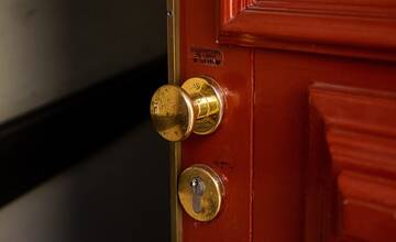 V meste v Trenčianskom kraji vyčíňajú podvodníci. Takúto fintu skúšajú na ľudí