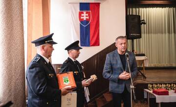 K výročiu dostali automatický externý defibrilátor. Dobrovoľní hasiči v Prečíne oslávili storočnicu