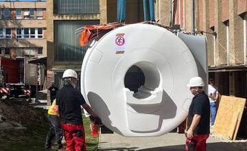 FOTO: Dlho očakávaná magnetická rezonancia dorazila do Považskej Bystrice