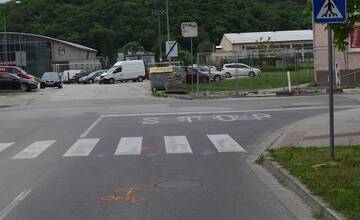 Vodič v Partizánskom zrazil chodca a z miesta ušiel, polícia hľadá svedkov nehody