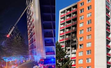 Pri požiari bytovky v Handlovej zomreli štyria ľudia. Polícia obvinila seniorku, ktorá si zapálila sviečku a zaspala